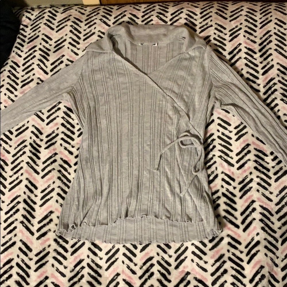 Grey mid-sleeve Sweater
